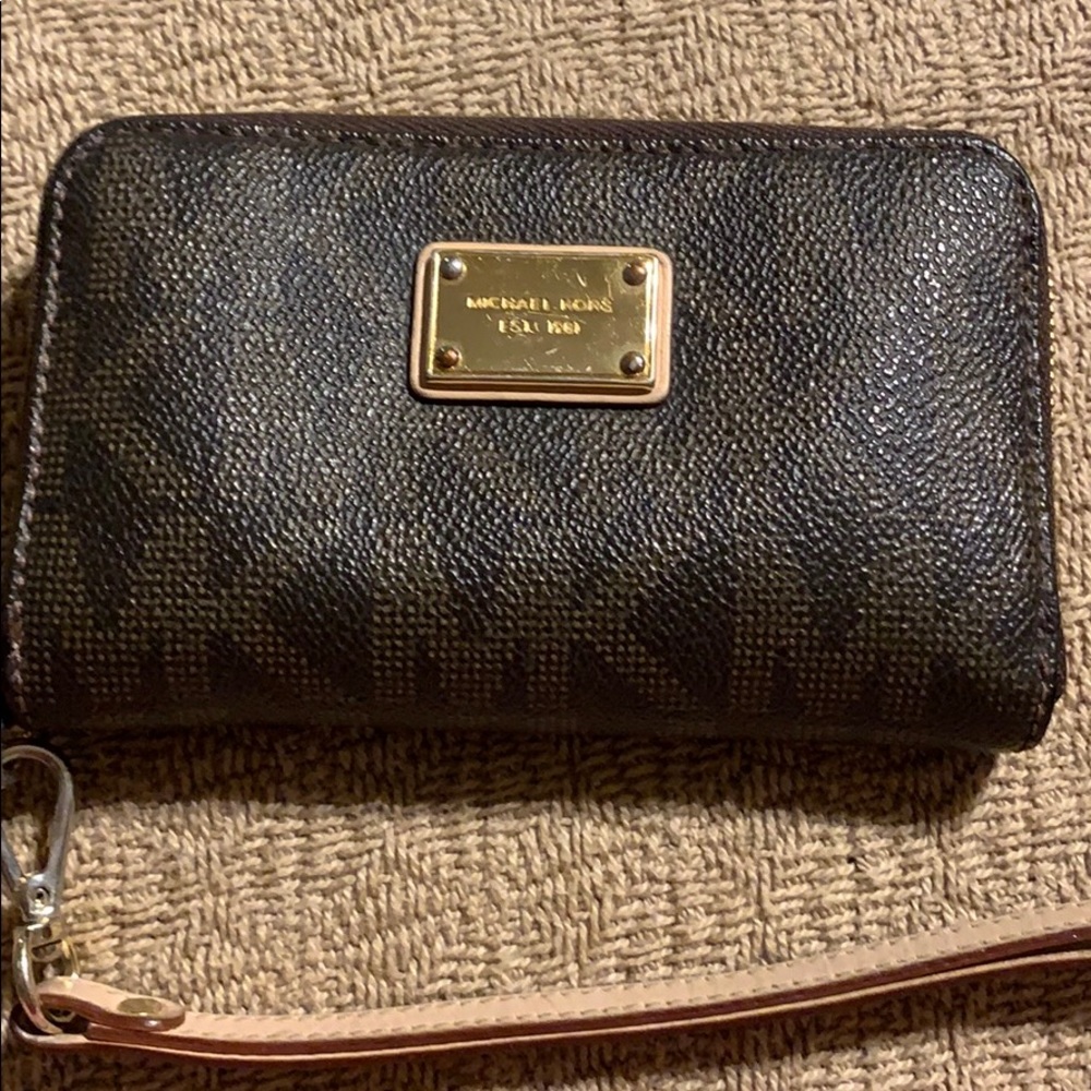 Michael Kors wristlet wallet
